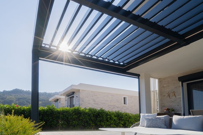 Pergola bioclimatica retractabila, spatiul tau exterior, reimaginat