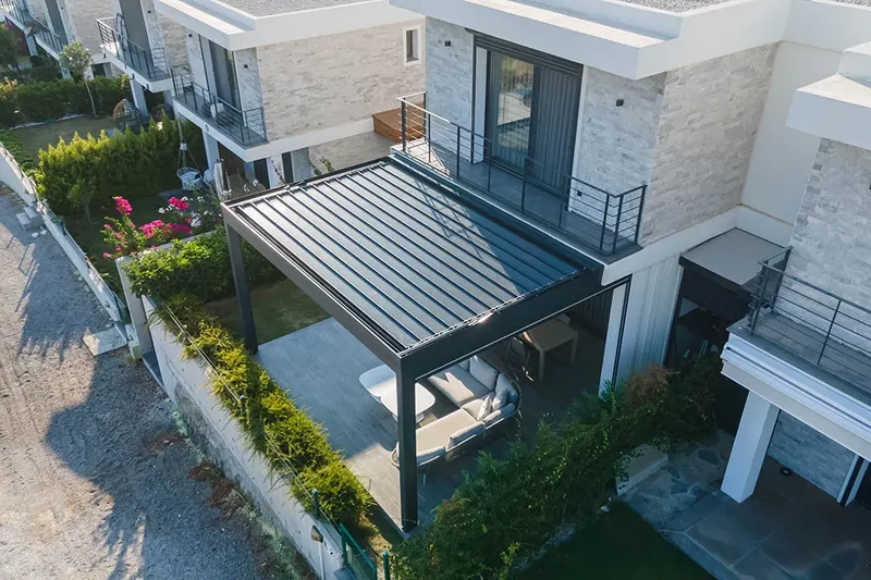 Pergola bioclimatica retractabila, spatiul tau exterior, reimaginat