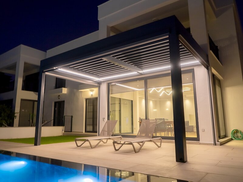 Pergola bioclimatica retractabila, spatiul tau exterior, reimaginat