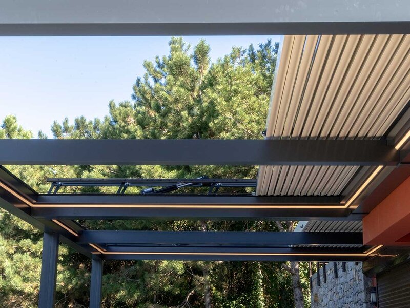 Pergola bioclimatica retractabila, spatiul tau exterior, reimaginat